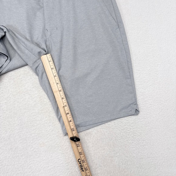 Tommy Bahama Shorts Mens Size 33 Gray Stretch Performance Casual Vacation Resort - Picture 9 of 9